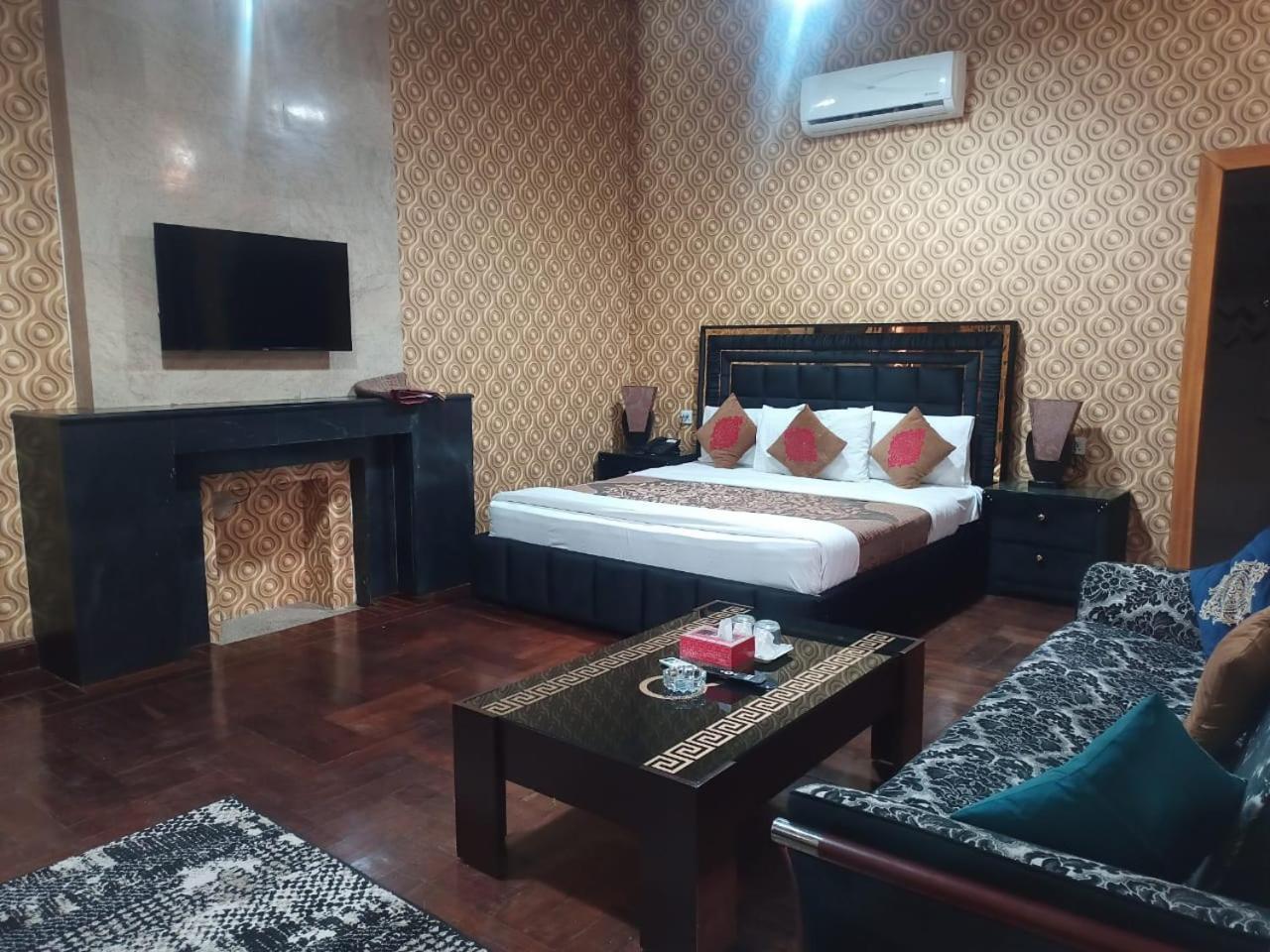 Royal Luxury Hotel Lahore Exterior photo