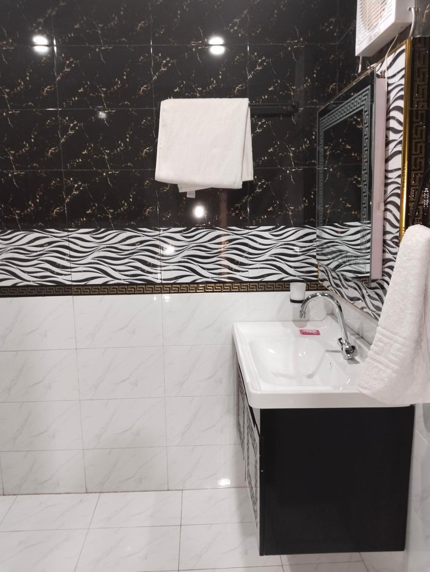 Royal Luxury Hotel Lahore Room photo