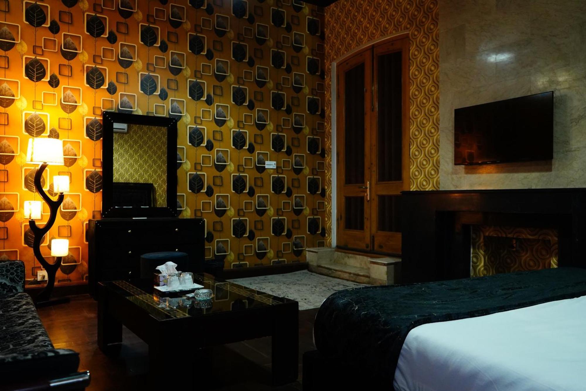 Royal Luxury Hotel Lahore Exterior photo